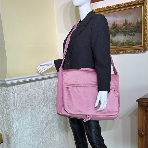 NWOT Belkin Extra Large Laptop Work Messenger Bag - Picture 3 of 16